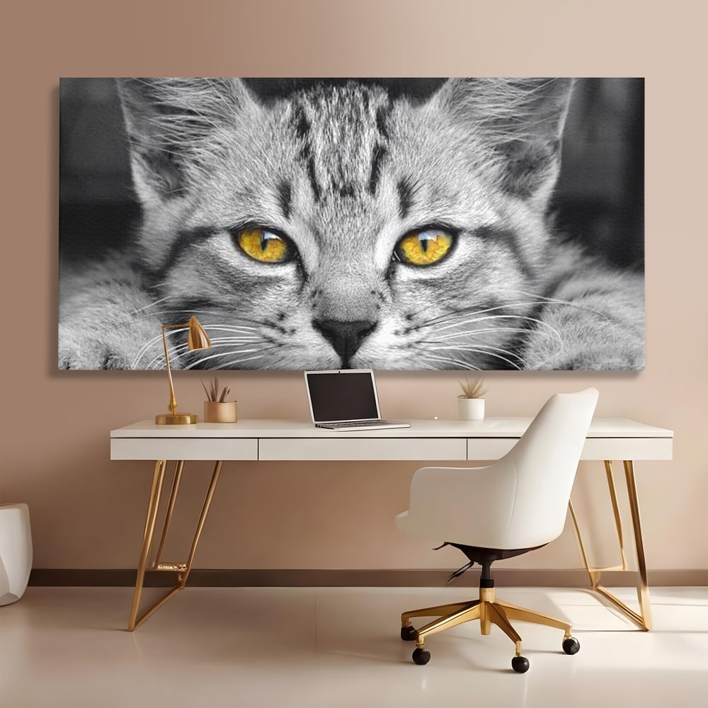 Tablou canvas cu tablou canvas cu o pisica alb-negru si ochi galbeni, fara rama, pe sasiu de lemn, pe perete intr-un birou